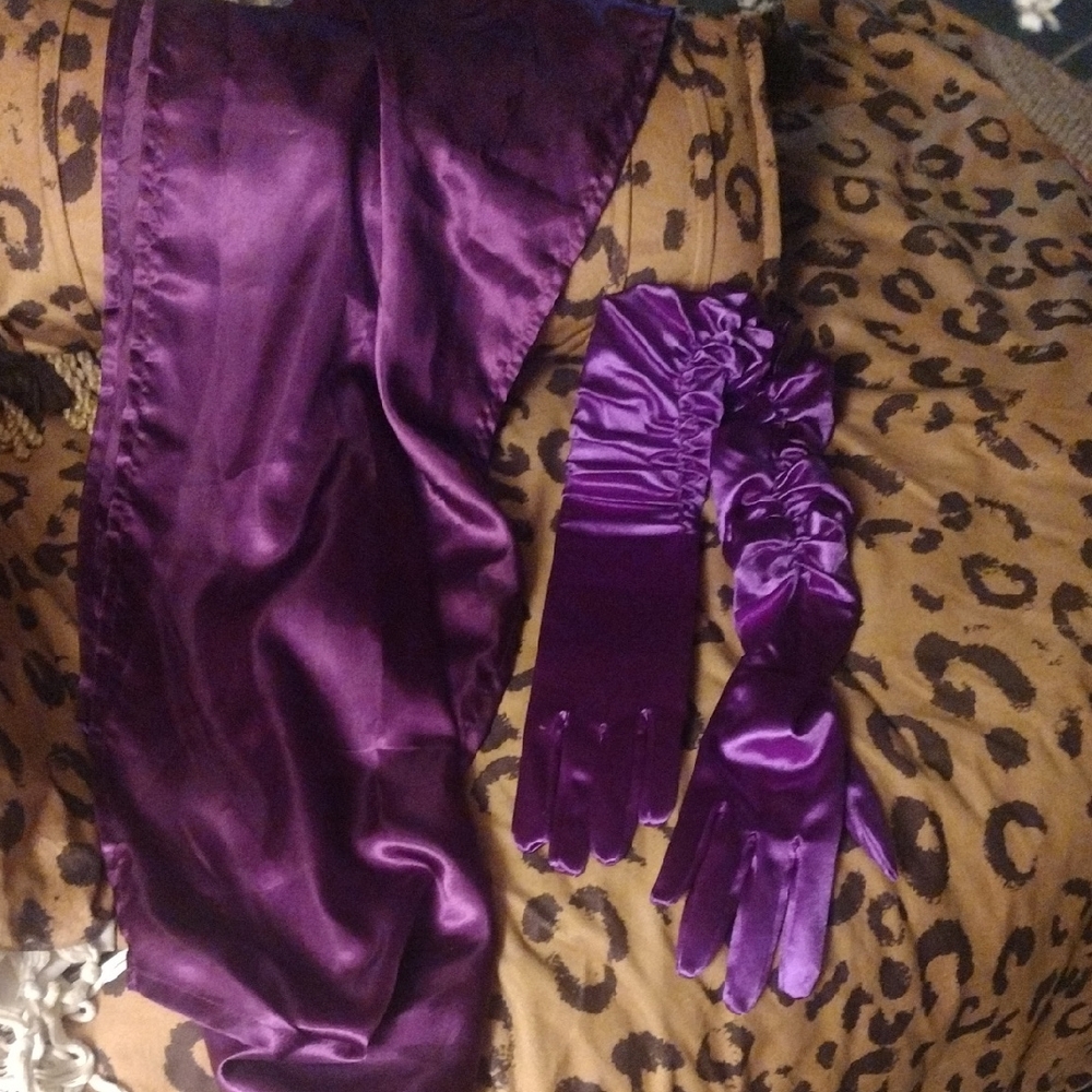 Elegant Purple Satin Scarf and Gloves Set - Picture 2 of 5